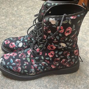 Skull flower boots